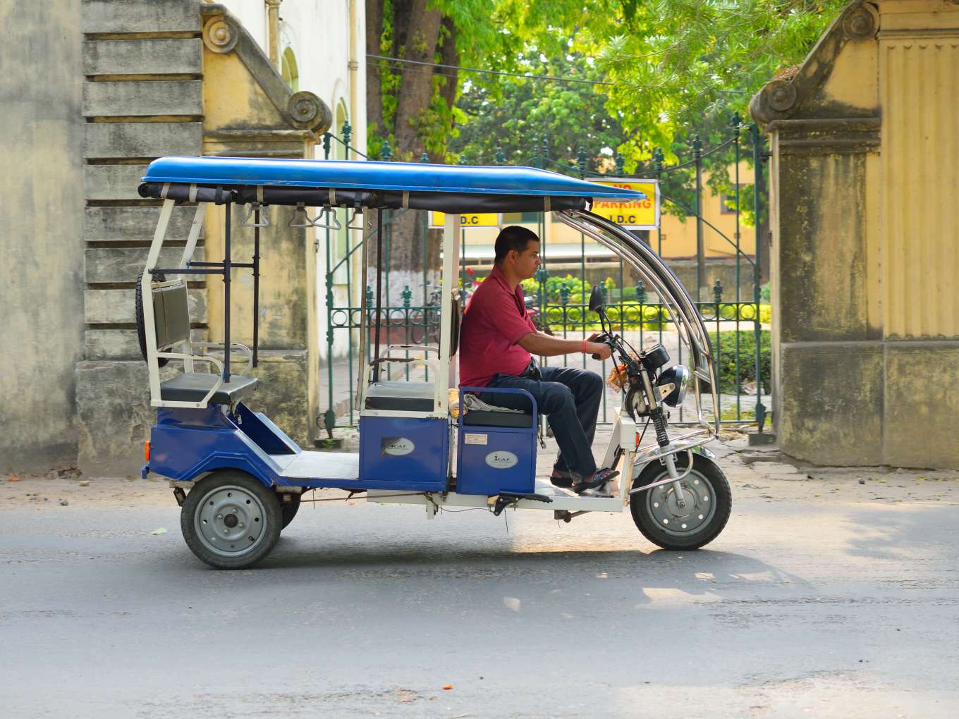 Electric rickshaw 