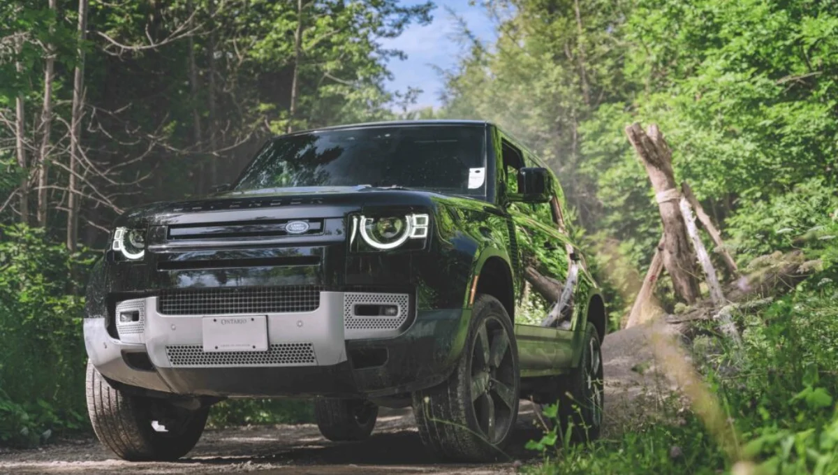 Land Rover Defender 2025